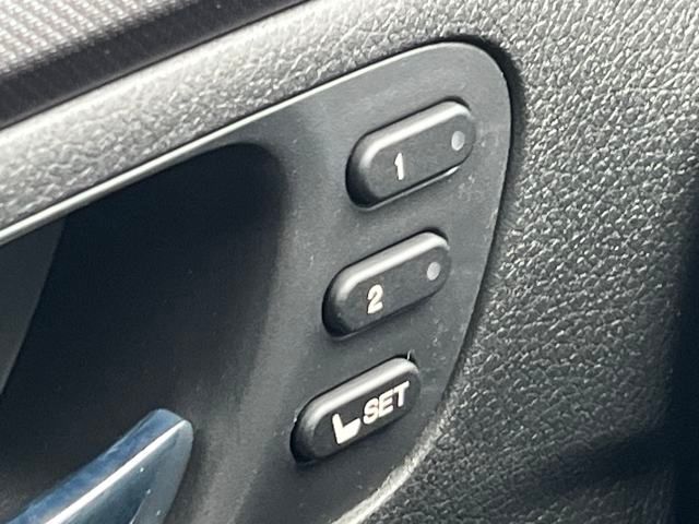 Vehicle image 21 of 35