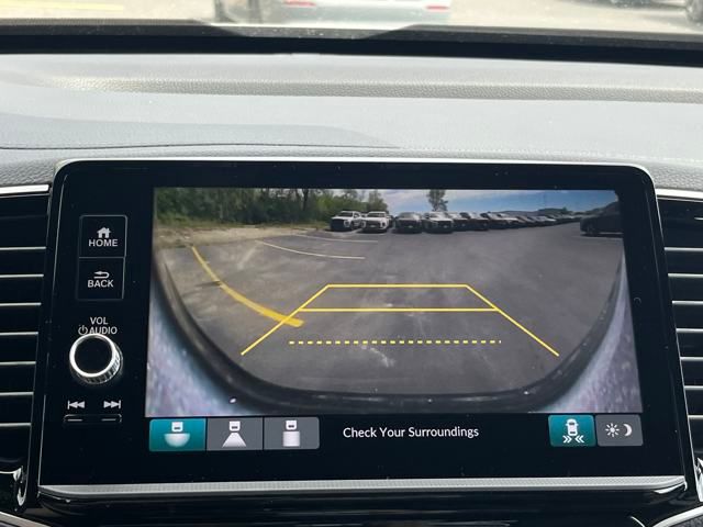 Vehicle image 33 of 35