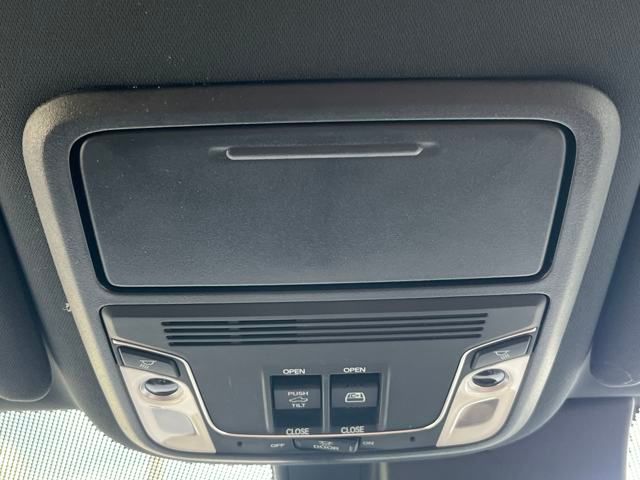 Vehicle image 31 of 35