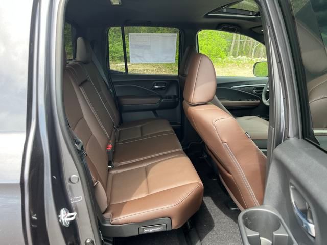 Vehicle image 17 of 35