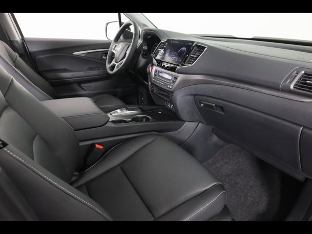 Vehicle image 21 of 24