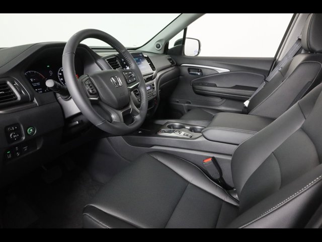 Vehicle image 11 of 24