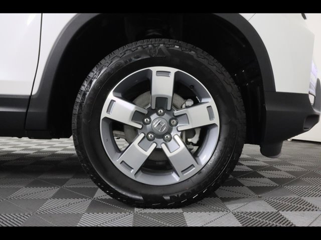 Vehicle image 22 of 24