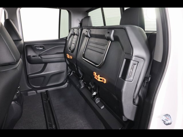 Vehicle image 18 of 24