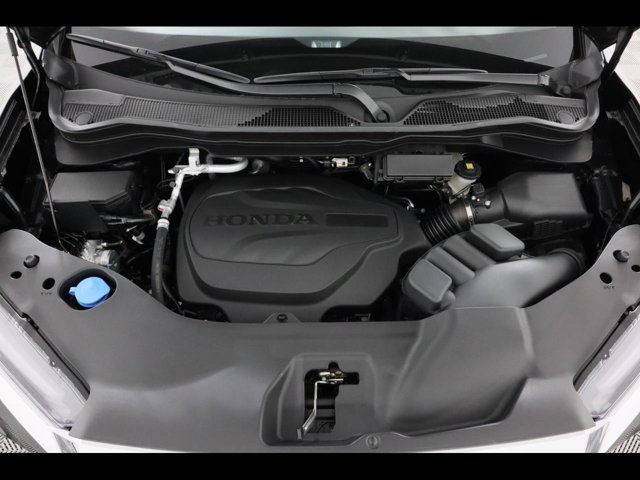 Vehicle image 23 of 24
