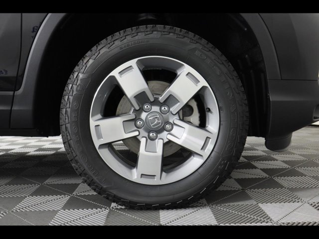 Vehicle image 22 of 24