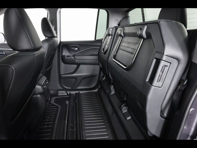 Vehicle image 18 of 24