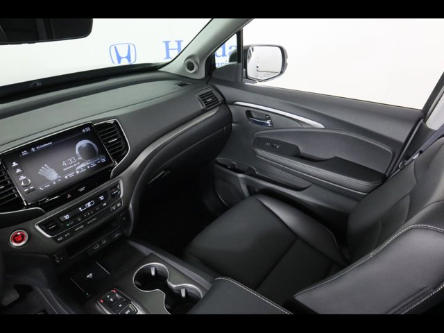 Vehicle image 16 of 24