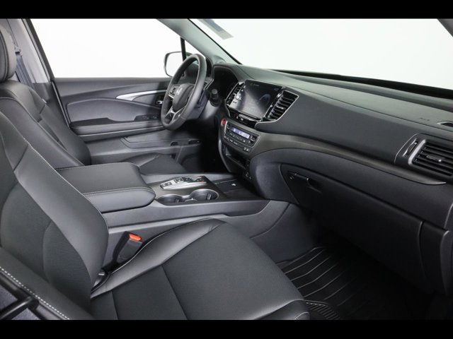Vehicle image 21 of 24