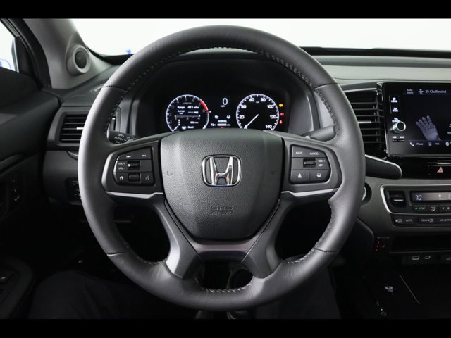 Vehicle image 11 of 24