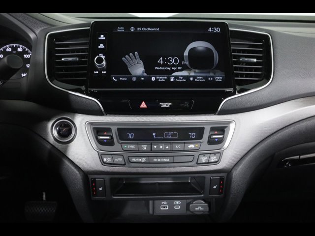 Vehicle image 13 of 24