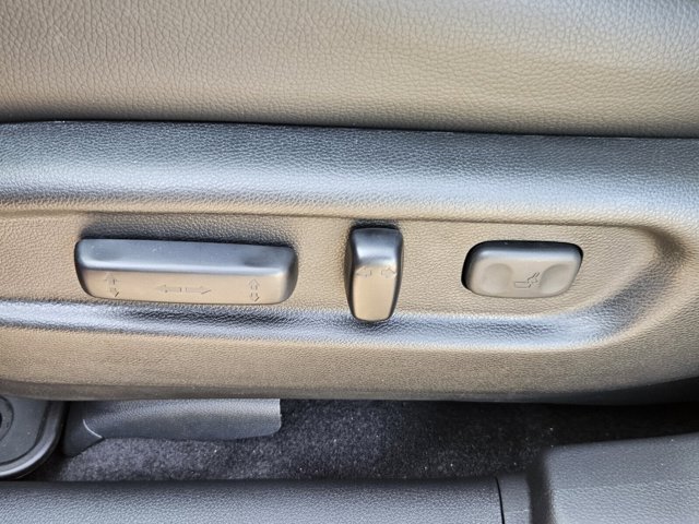 Vehicle image 13 of 39