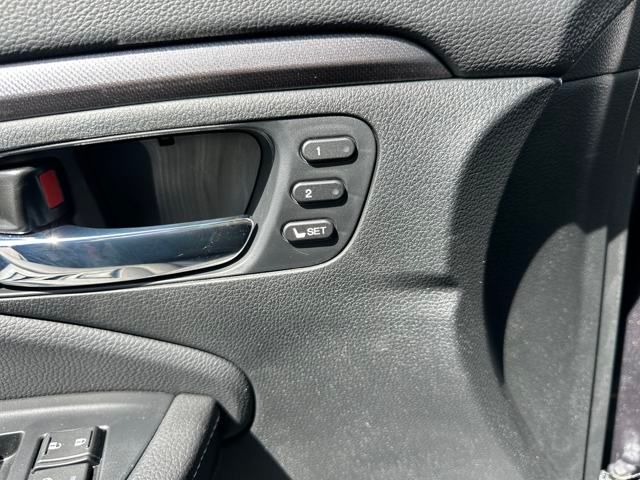 Vehicle image 12 of 35