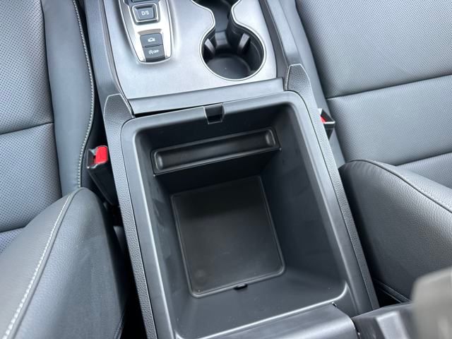 Vehicle image 27 of 35