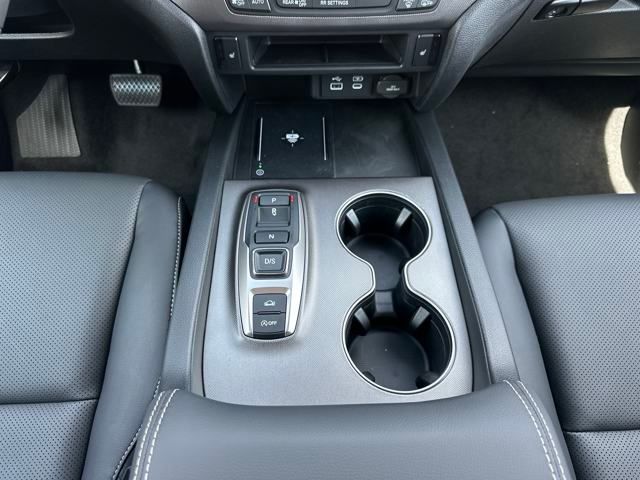 Vehicle image 25 of 35