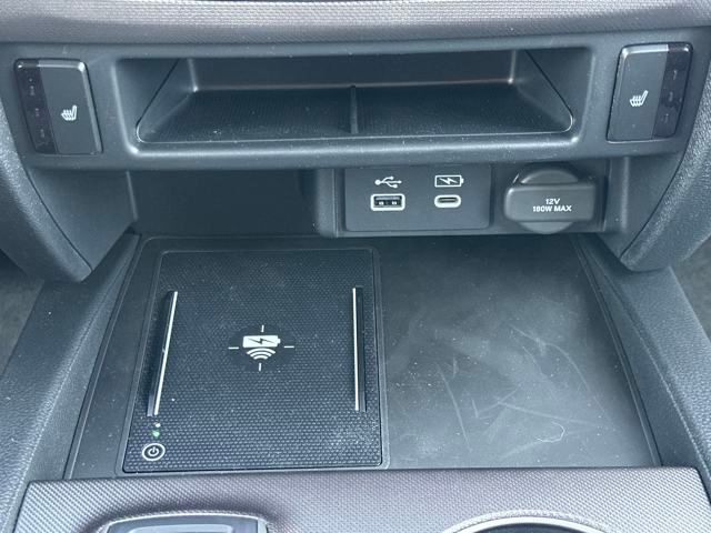 Vehicle image 23 of 35