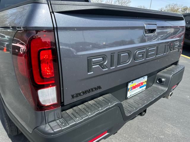 Vehicle image 32 of 35