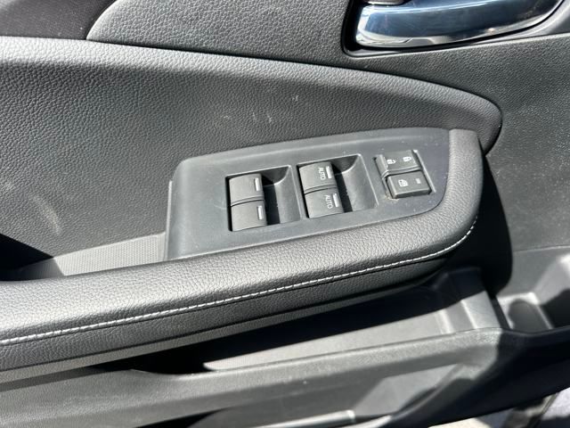 Vehicle image 11 of 35