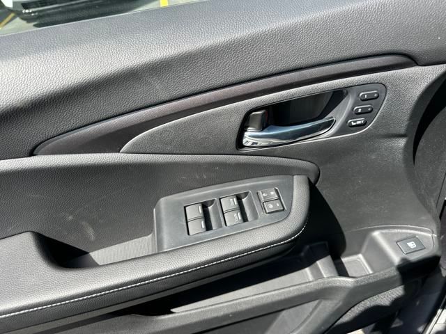 Vehicle image 10 of 35