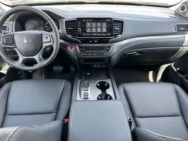 Vehicle image 17 of 35