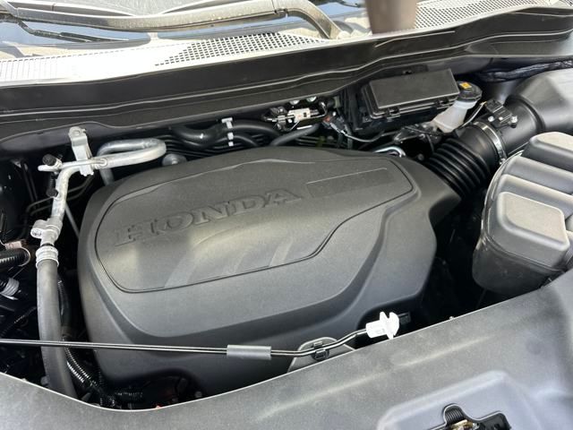 Vehicle image 31 of 35