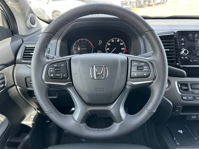 Vehicle image 18 of 35