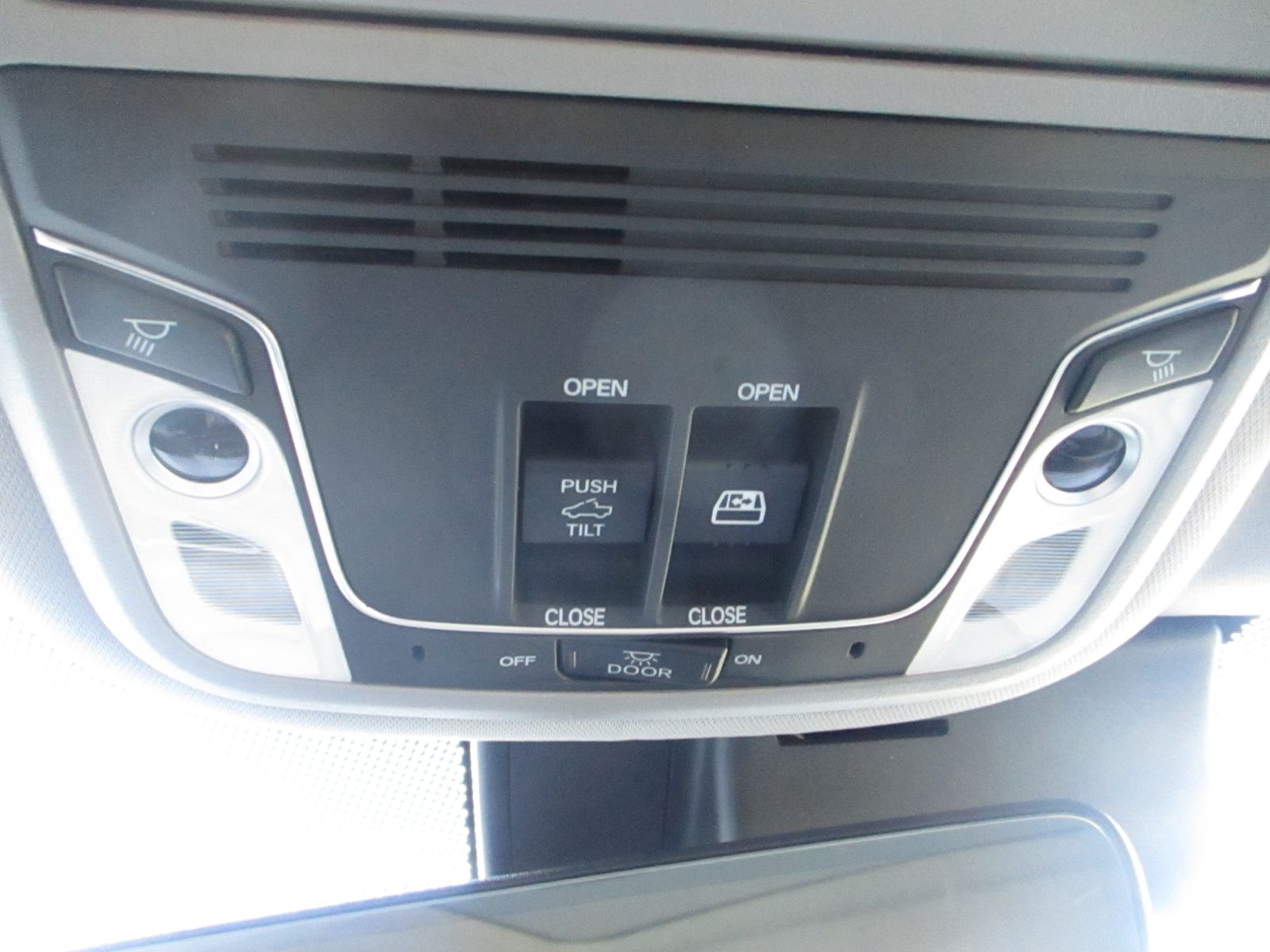 Vehicle image 20 of 37