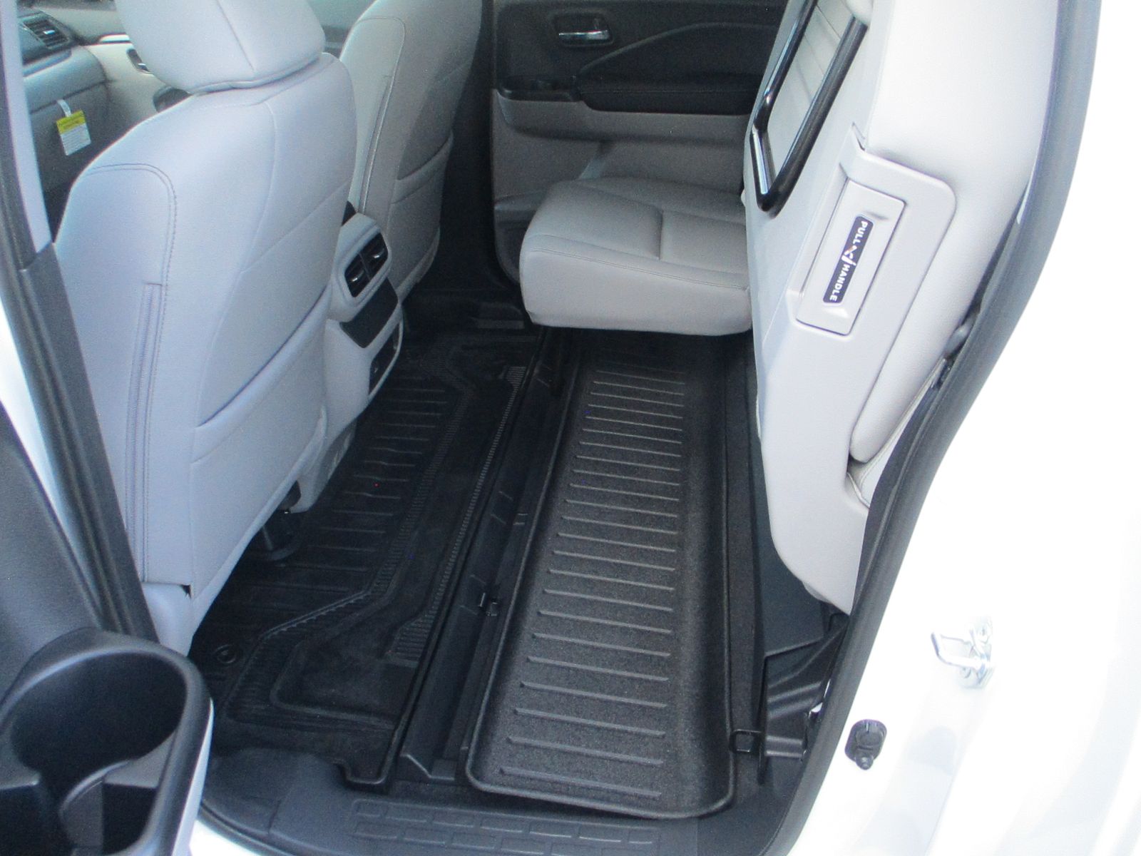 Vehicle image 27 of 37