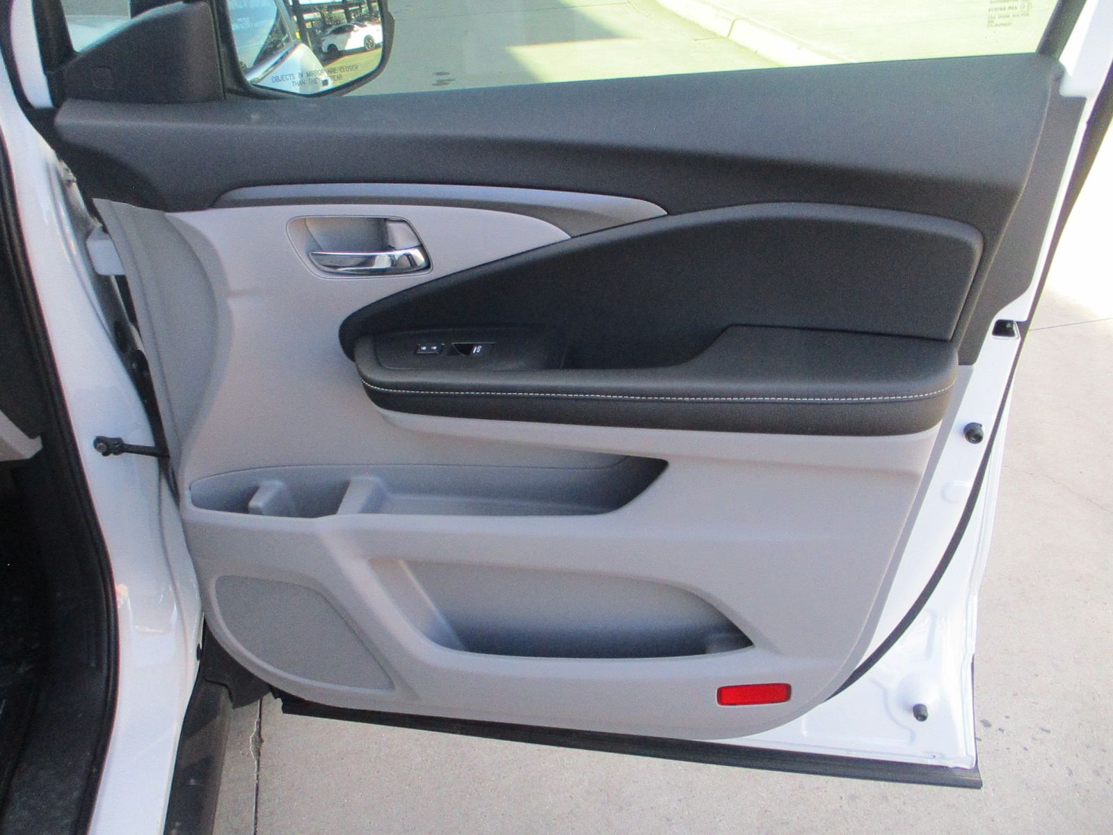 Vehicle image 33 of 37
