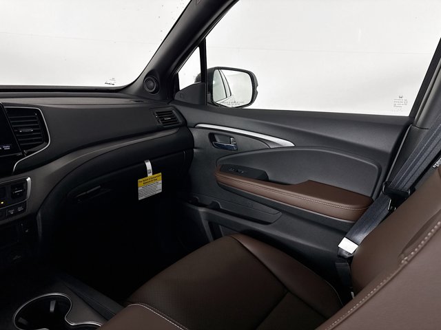 Vehicle image 28 of 35