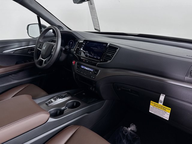 Vehicle image 33 of 35
