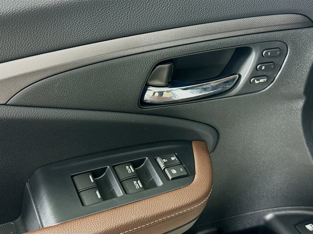 Vehicle image 20 of 35