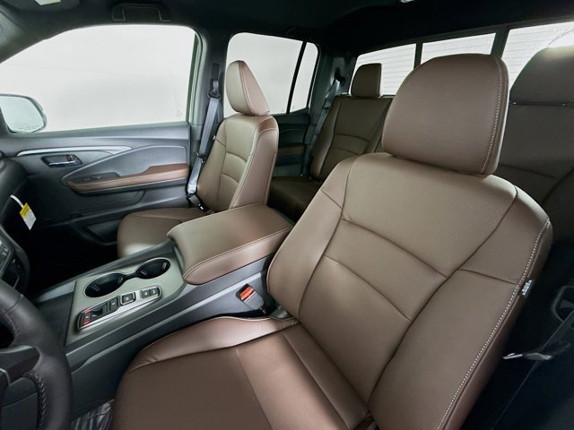 Vehicle image 25 of 35