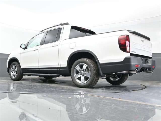 Vehicle image 21 of 34