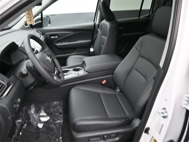 Vehicle image 33 of 34