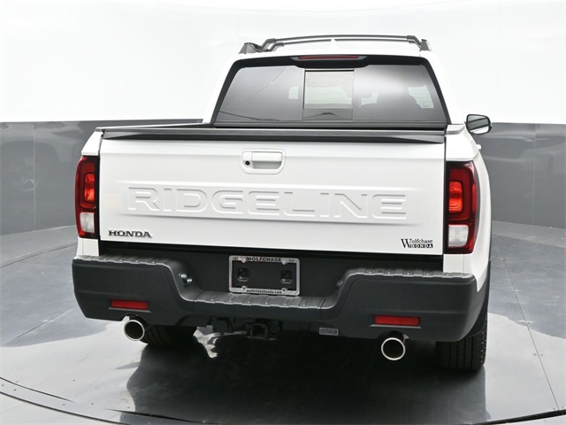 Vehicle image 18 of 34