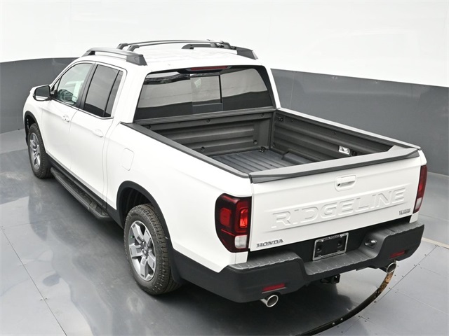 Vehicle image 22 of 34