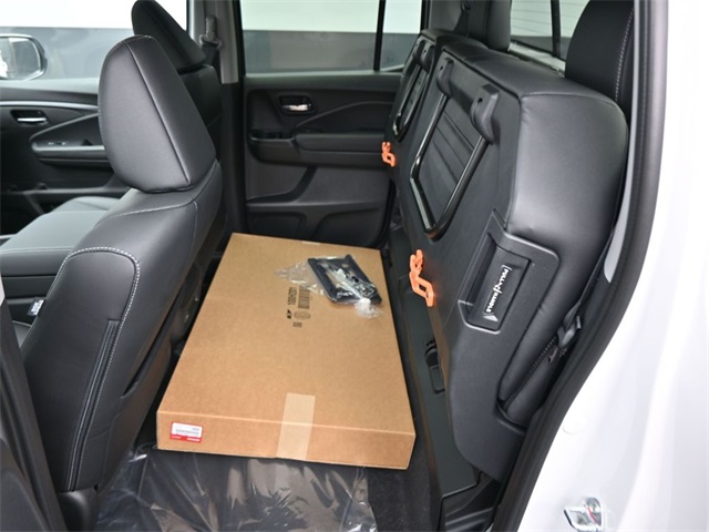 Vehicle image 28 of 34