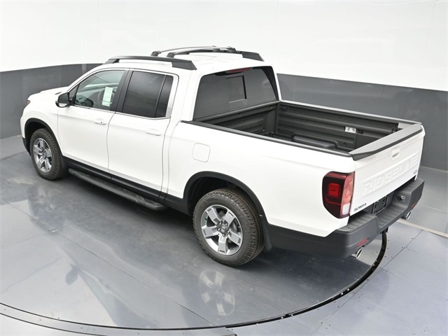 Vehicle image 20 of 34