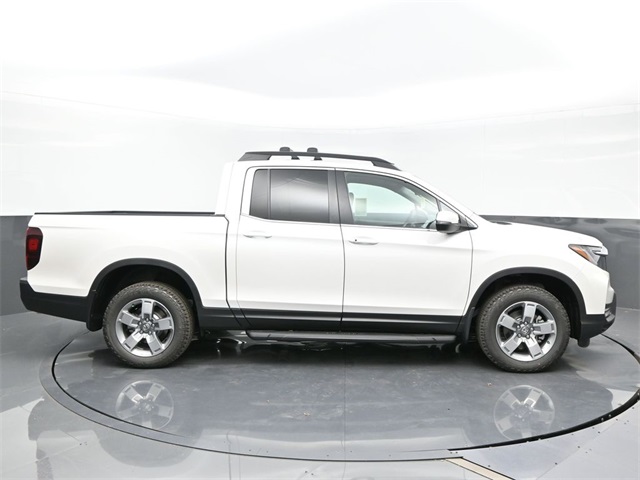 Vehicle image 10 of 34
