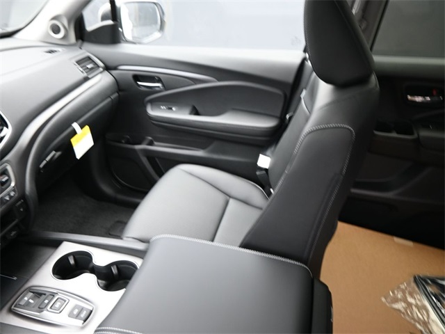 Vehicle image 27 of 34