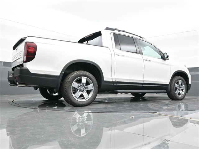 Vehicle image 16 of 34