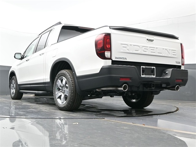 Vehicle image 15 of 34