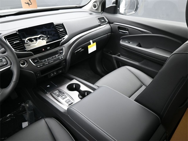 Vehicle image 25 of 34