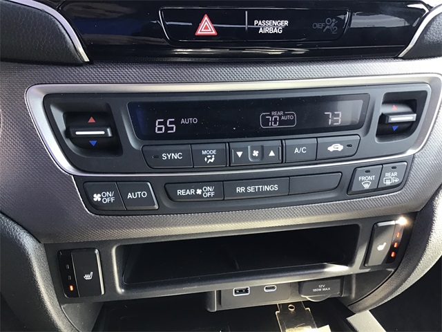 Vehicle image 27 of 33