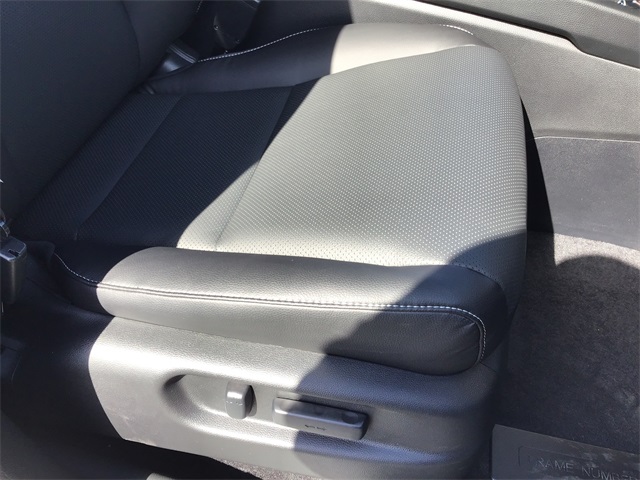 Vehicle image 20 of 33