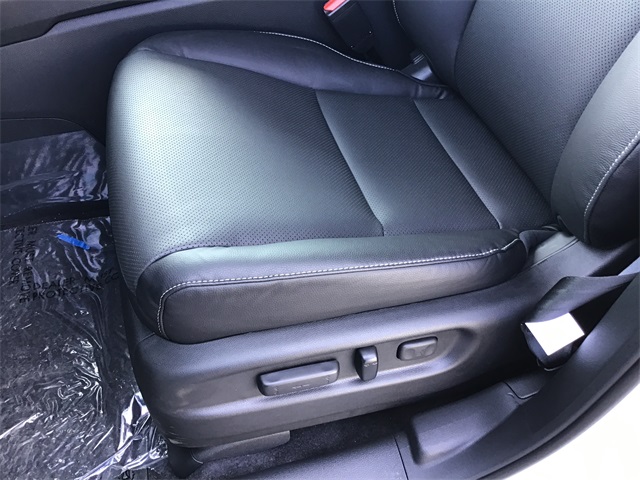 Vehicle image 19 of 33