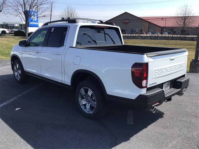 Vehicle image 8 of 33