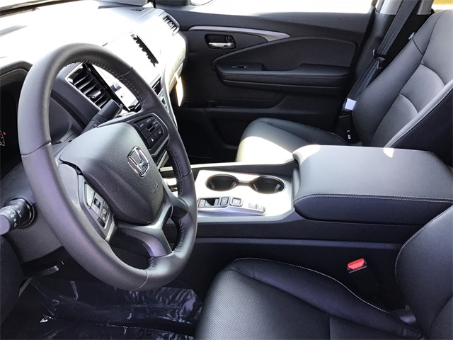 Vehicle image 17 of 33