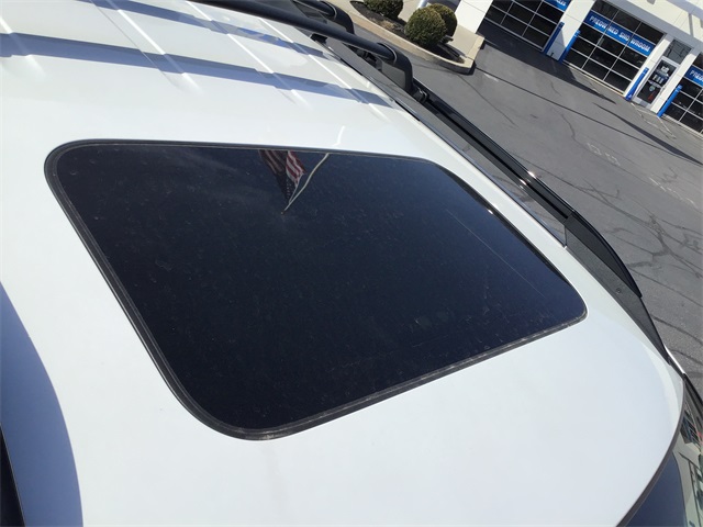 Vehicle image 9 of 33